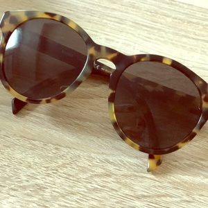 Tortoise shell round sunglasses